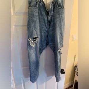 Distressed boyfriend jeans size 24